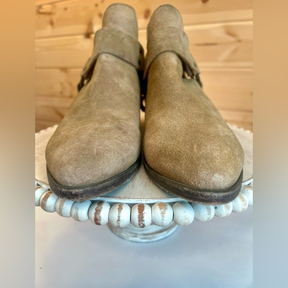 ‼️SOLD‼️ Frye Suede Leather Back-Zip Women’s Ankle Boots Ray Harness Size 10 - Picture 5 of 9